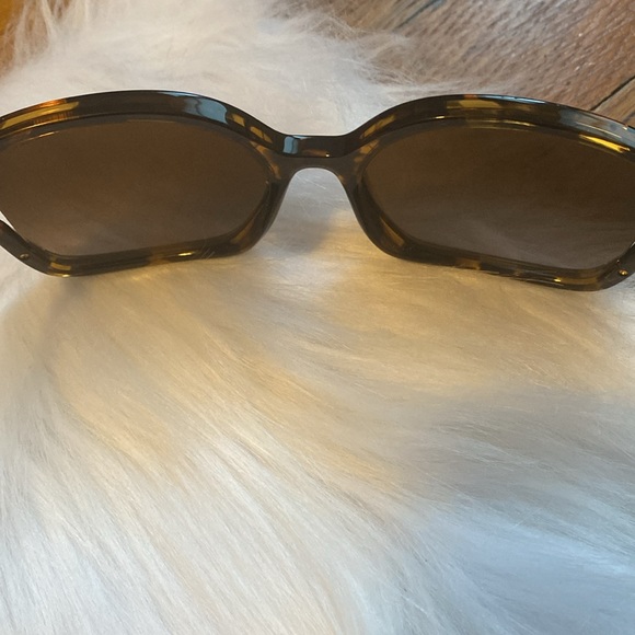 Coach sunglasses -Tortoise - Picture 3 of 5